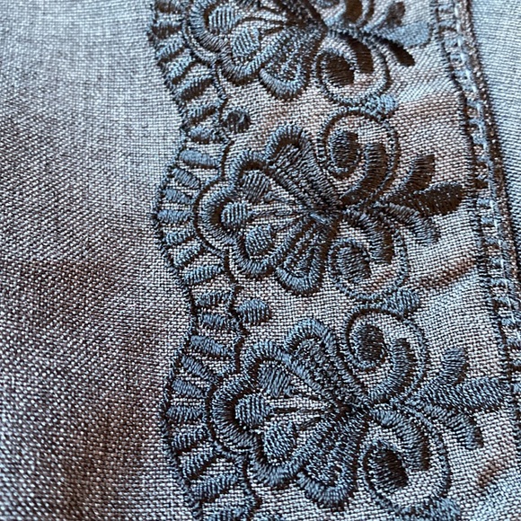 Motherhood - Embroidered, Sleeveless, V-neck, maternity top, Size Small - Picture 6 of 7